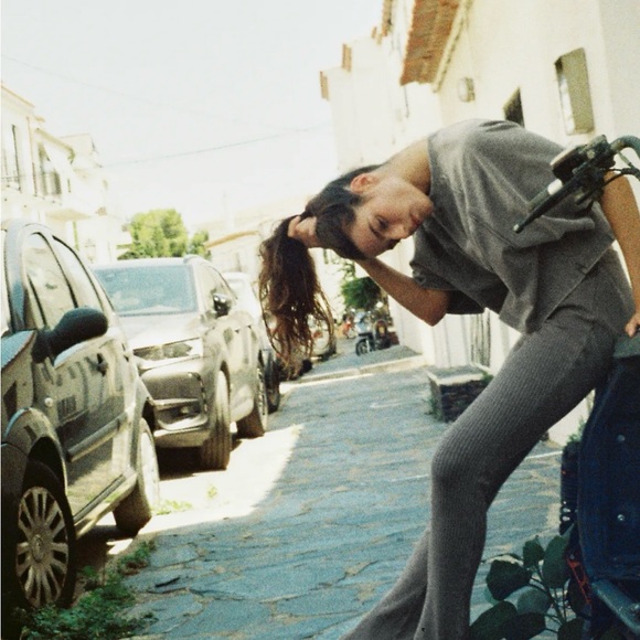 Casual Gray Cropped T-Shirt - Picture 3 of 6